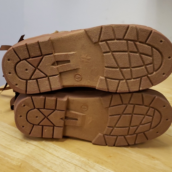 NWT Girls Brown Boots with Cute Bows! - Picture 3 of 4